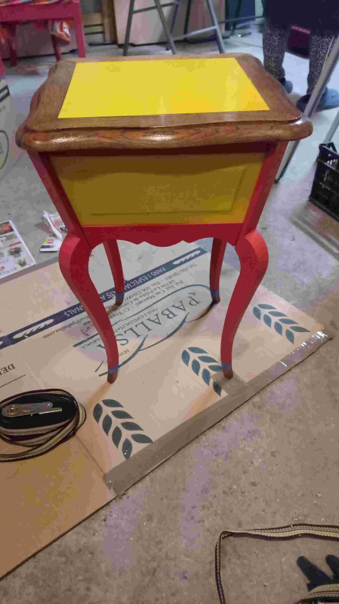 Ensemble chaise-table bas. Cliquez et voyez comment cela a été fait